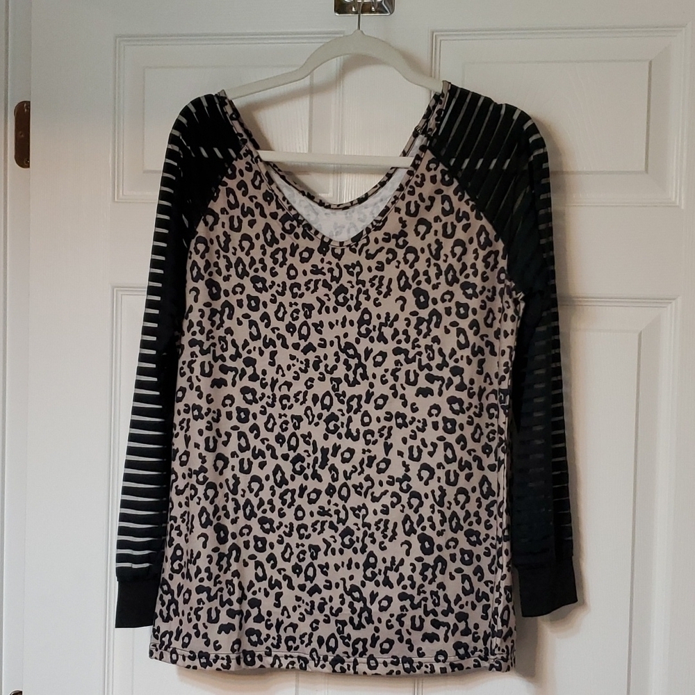 Animal print shirt peekaboo boo sleeve Small unbranded